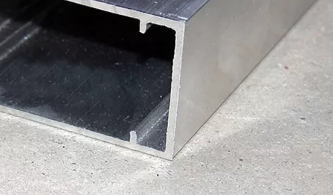 Homem é atingido com régua de construção e sofre corte profundo na cabeça em Arapiraca