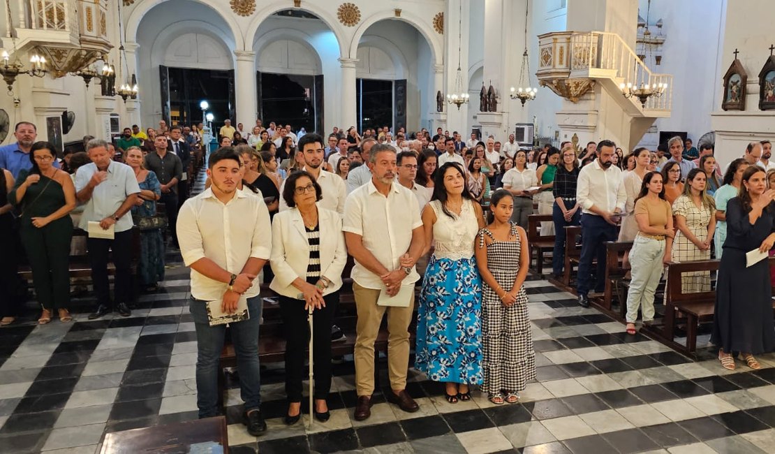 Amigos, familiares, autoridades e admiradores reverenciam Benedito de Lira em Missa de 7º Dia