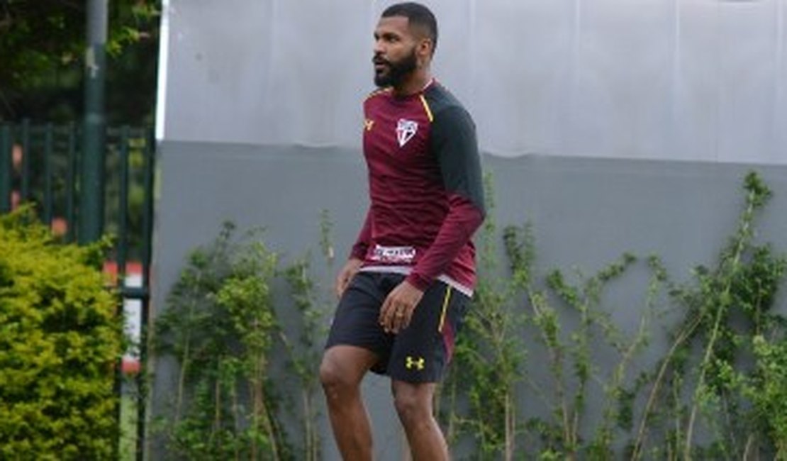'Certo' no Atlético-GO, Breno vai para o Vasco, que também fecha com Paulão