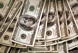 Dólar bate novo recorde e fecha em R$ 4,23