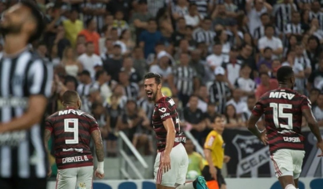 Flamengo vence o Ceará e assume a liderança do Brasileirão