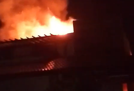 Residência é atingida por incêndio em Paripueira; causa teria sido curto-circuito