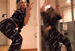 Vídeo: Lele Pons cai e quebra porta de vidro durante live