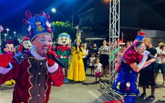 Magia Natalina Ilumina Junqueiro com a Chegada Triunfal do Papai Noel