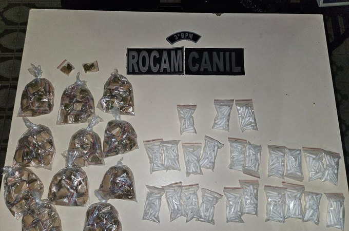 Jovem de 19 anos é preso em flagrante com 565 pinos de cocaína e 277 bombinhas de maconha, em Arapiraca