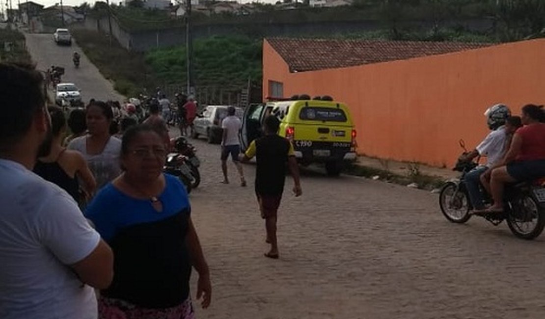 Homem sofre descarga elétrica em rede de proteção de condomínio e morre, em Arapiraca