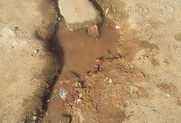 Moradores voltam a denunciar vazamentos de água em Arapiraca