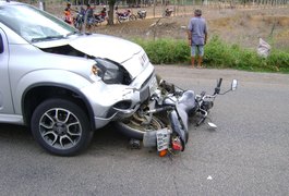 Acidente envolvendo carro e moto deixa dois feridos na Rodovia AL-115