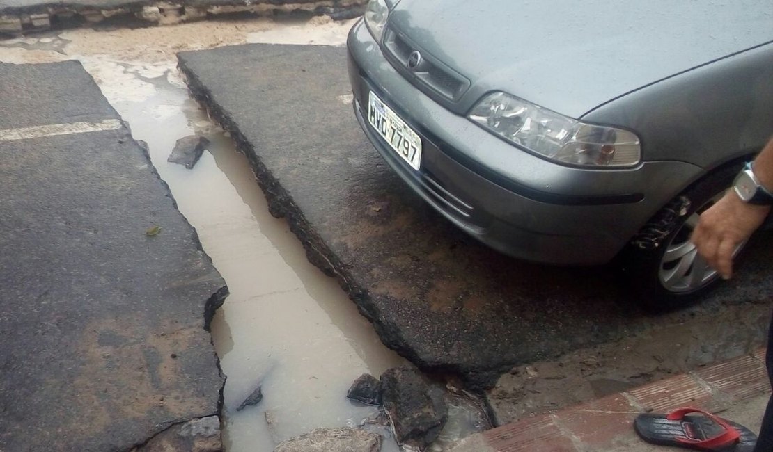 Obras paradas e chuva provocam acidente em Arapiraca