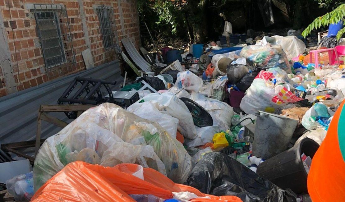 50 toneladas de lixo são recolhidos de residência em Maceió