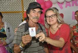 Carteira do Idoso começa a ser entregue em Limoeiro de Anadia