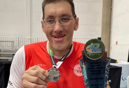 Homem mais alto do Brasil perde as duas pernas após infecção