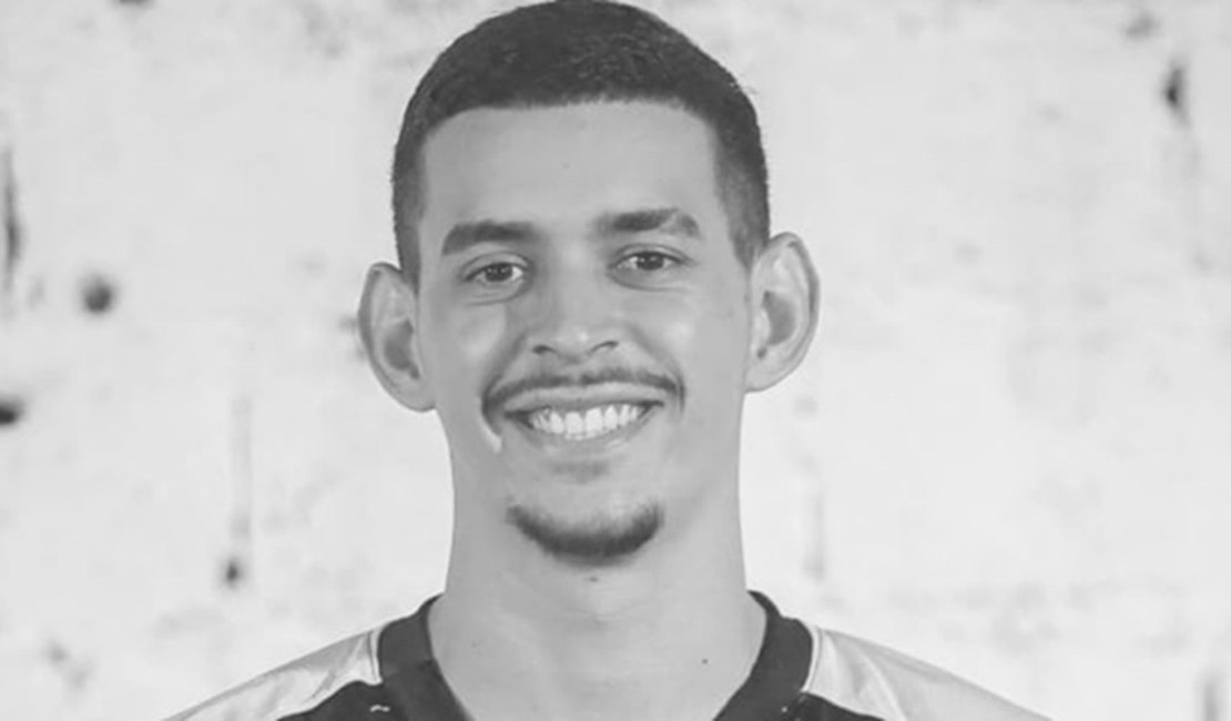 Jovem perde controle de moto e morre ao colidir em placa, entre Junqueiro e São Sebastião