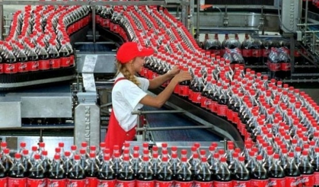 Coca-cola informa pausa de 30 dias em anúncios de redes sociais
