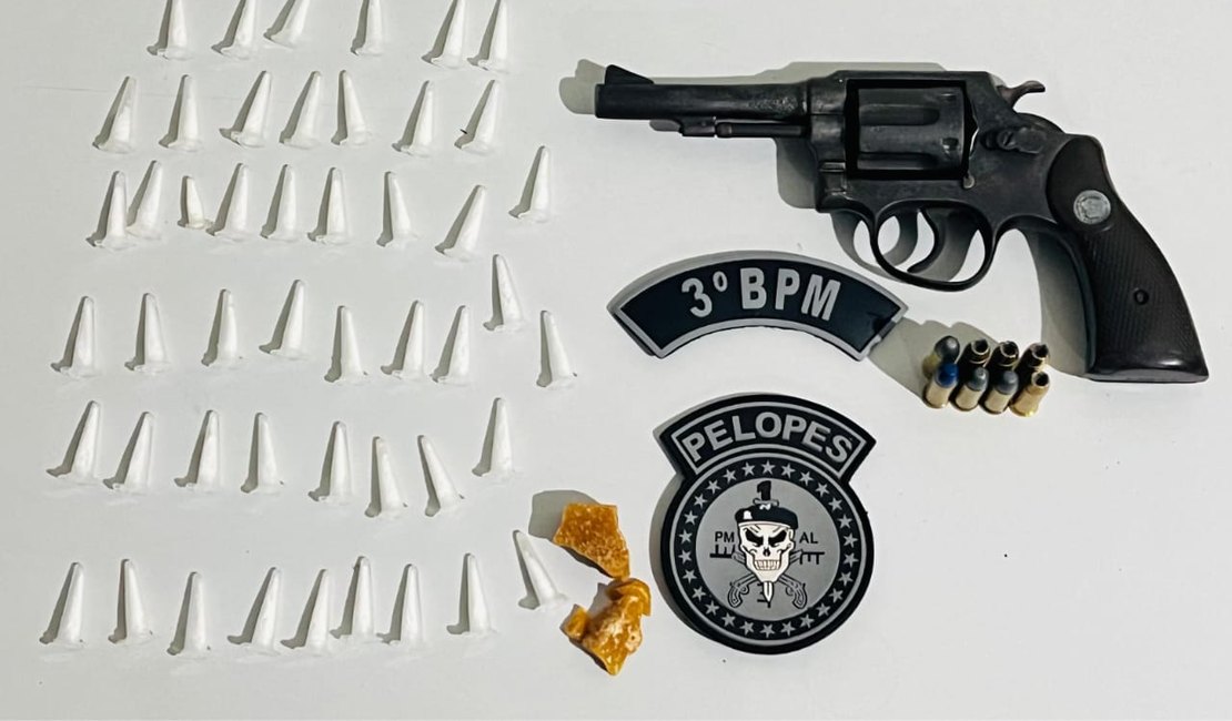 PM prende homem ao flagrá-lo com drogas e arma de fogo em residência no Manoel Teles