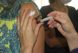 Funcionários públicos de Arapiraca são vacinados em mutirão de imunização