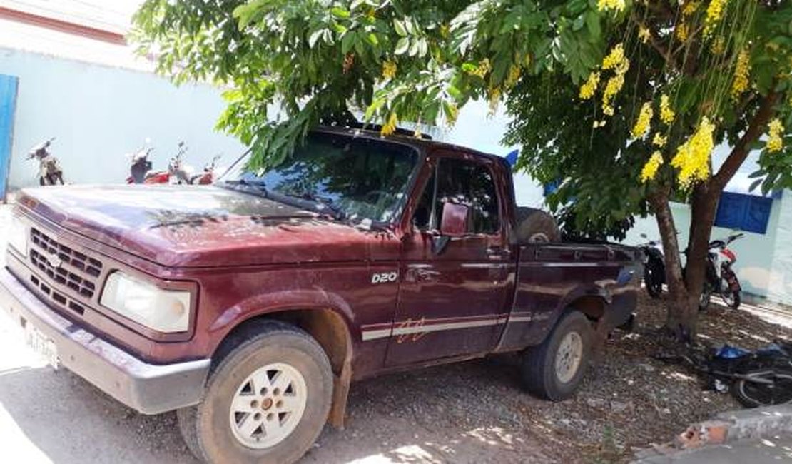 Mulher furta veículo do ex-marido na Bahia e vem escondê-lo na zona rural de Girau do Ponciano