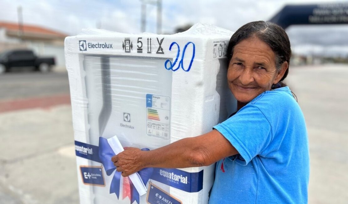 Equatorial entrega 40 geladeiras aos moradores de Jundiá e São José da Tapera