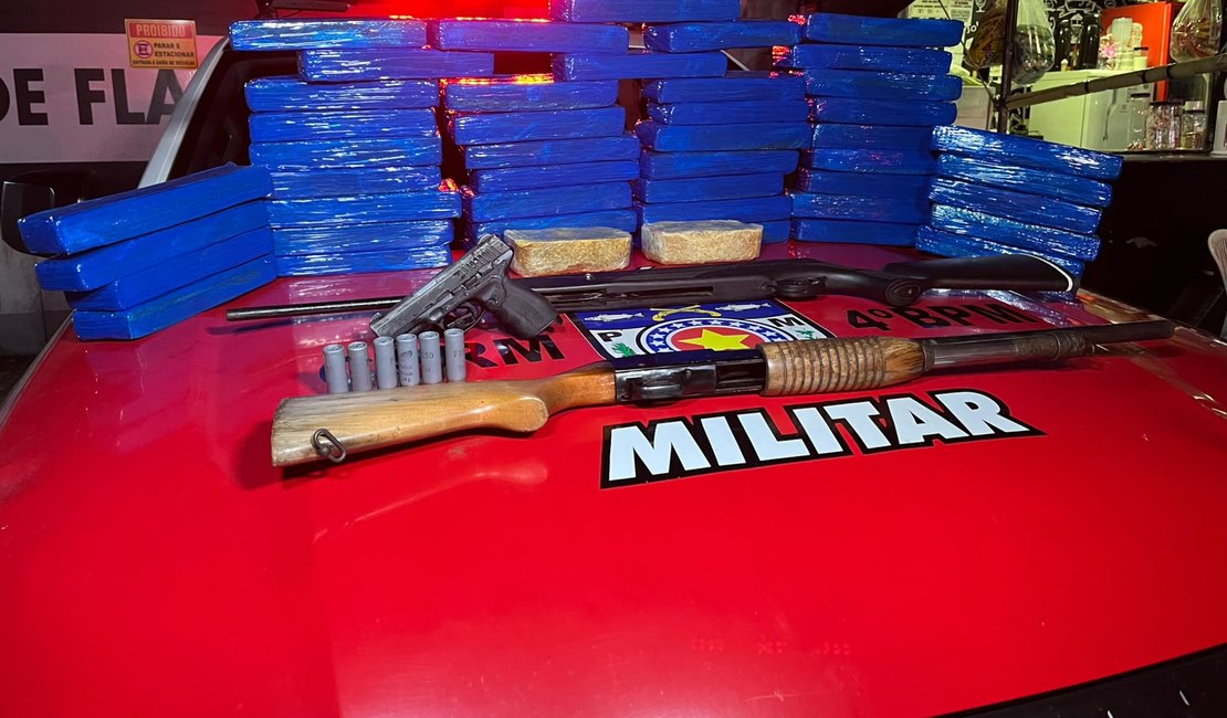 4° Batalhão apreende 50kg de maconha e armas de fogo no João Sampaio, em Maceió