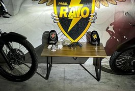 Policiais militares apreendem arma e drogas na Grota Dandara, na parte alta de Maceió
