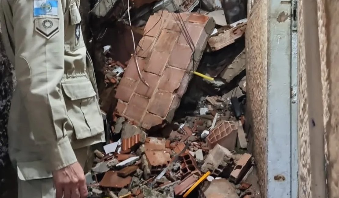 Desabamento de prédio deixa um morto na Rocinha, na zona sul do Rio de Janeiro
