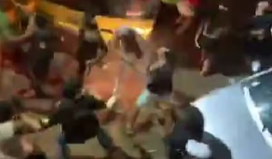 Cantor Igor Kannário é agredido durante confusão em arrastão de Carnaval em Sergipe