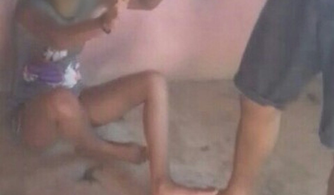 Violência: Vídeo mostra criminosos espancando mulher de presidiário após suposta traição, em AL