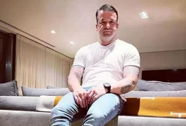 Algemado, Thiago Brennand desembarca escoltado pela PF em São Paulo
