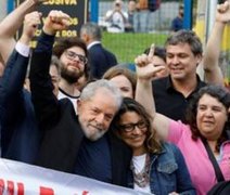 Após 580 dias preso, Lula deixa a carceragem de Curitiba