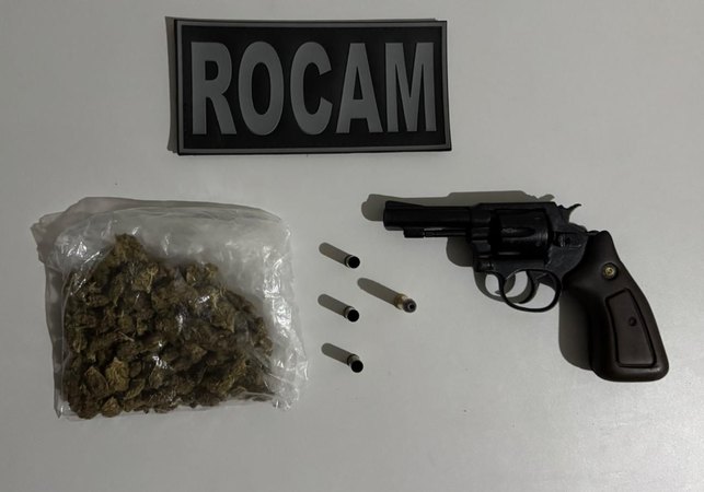 ROCAM do 3º BPM apreende arma e droga durante patrulhamento no bairro Massaranduba