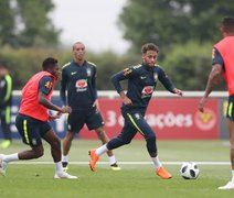 Seleção tem treino tático e de bolas paradas no segundo dia em Londres