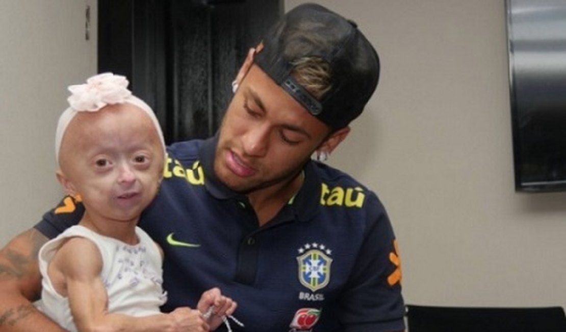 Neymar realiza sonho de fã de oito anos com doença rara