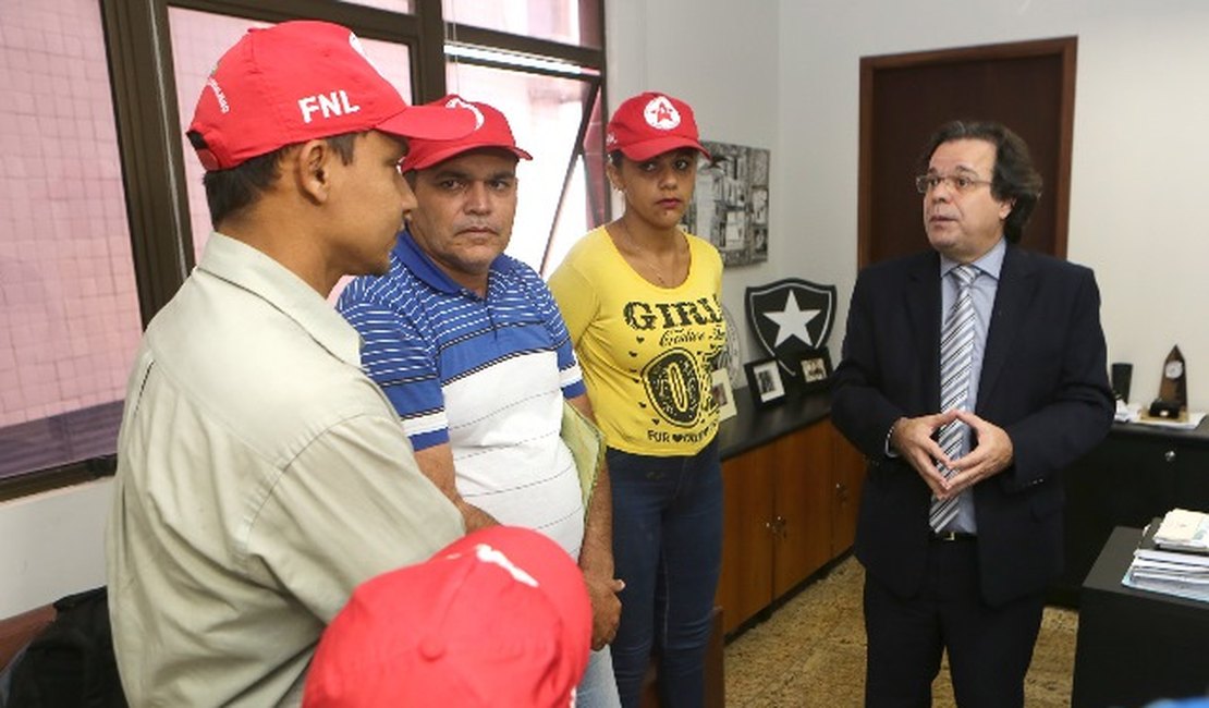 &#65279;Famílias que ocupam terreno em Murici poderão ficar na área por mais 120 dias