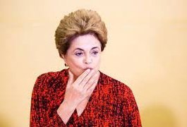 Dilma rebate passageira que questionou viagem em 1ª classe: “Eu sou presidente de banco, querida”