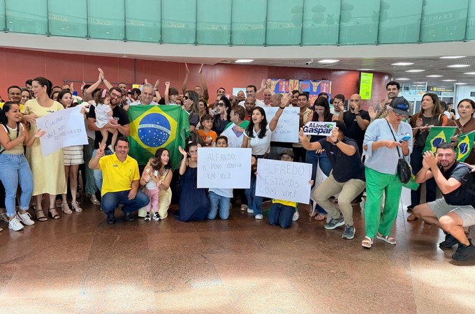 Alfredo Gaspar, relator da CPMI do INSS, é recebido em Alagoas com festa após conclusão dos trabalhos