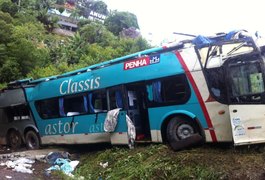 Acidente com ônibus deixa 14 mortos na Rodovia Régis Bittencourt, em SP