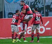 Flamengo goleia o Grêmio com brilho de contestados e encaminha vaga na semifinal da Copa do Brasil