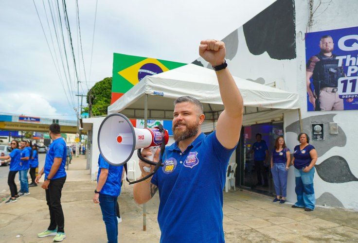 Delegado Thiago Prado inaugura comitê com grande adesivaço