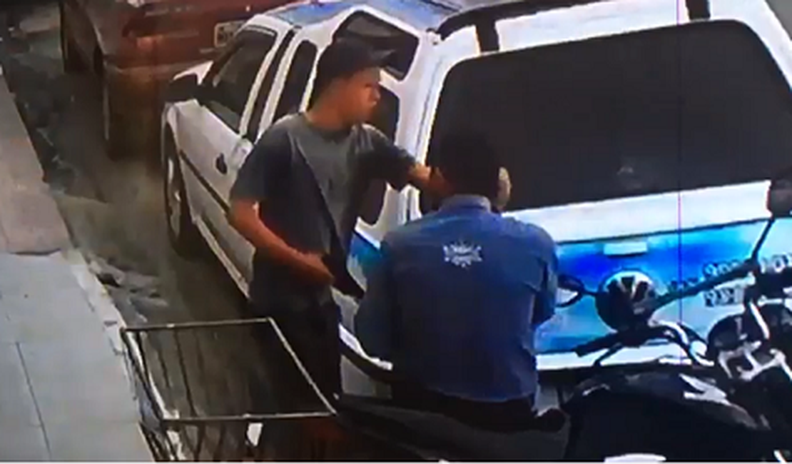 Câmeras flagram assalto à mão armada no Centro de Arapiraca