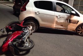 Acidente entre carro e moto deixa dois feridos, em Arapiraca