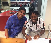 Vagner Love aceita proposta para reforçar ataque do Corinthians