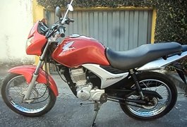 Vídeo: Homem busca informações sobre moto que foi furtada enquanto ele estava trabalhando em Arapiraca