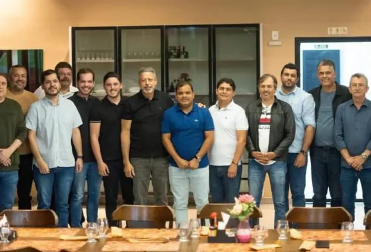 Vereadores se reúnem com Arthur Lira para formar de bloco de oposição à Tia Júlia em Palmeira dos Índios