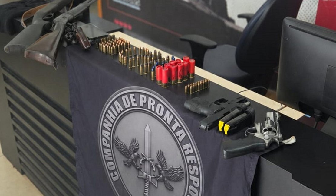 Polícia apreende armas e munição em fazenda e prende suspeito no interior de Alagoas