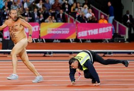 ‘Peladão’, homem invade Mundial de Atletismo e pede ‘paz e amor’. Confira as fotos!