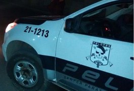 Criminosos num Uno branco executam homem no Povoado Vila Aparecida