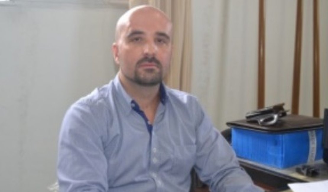 Criminosos pulam muro, abrem janela e levam TV de fórum de Atalaia