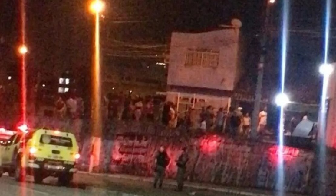Criminosos matam homem com nove tiros, em Maceió