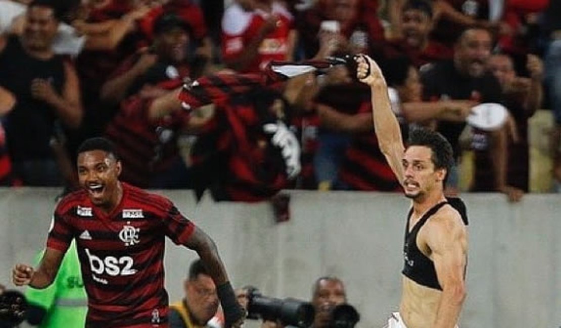 Em jogo emocionante, Flamengo vira nos acréscimos e vence Athletico