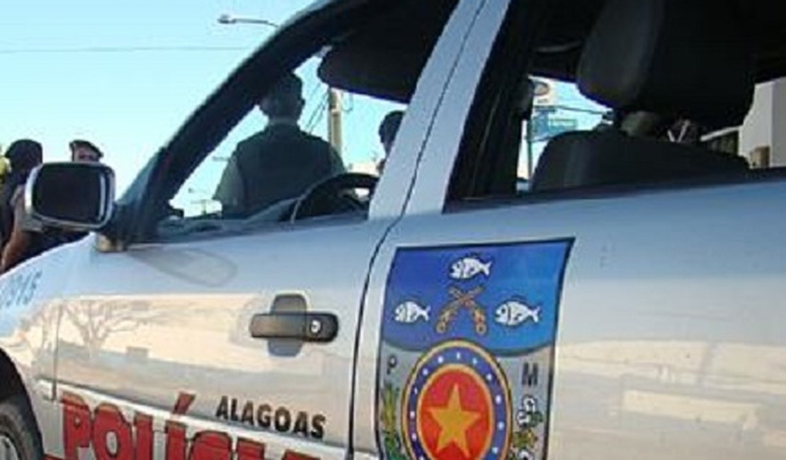 Polícia é acionada após homem tentar agredir ex-mulher com faca e martelo, no Bosque